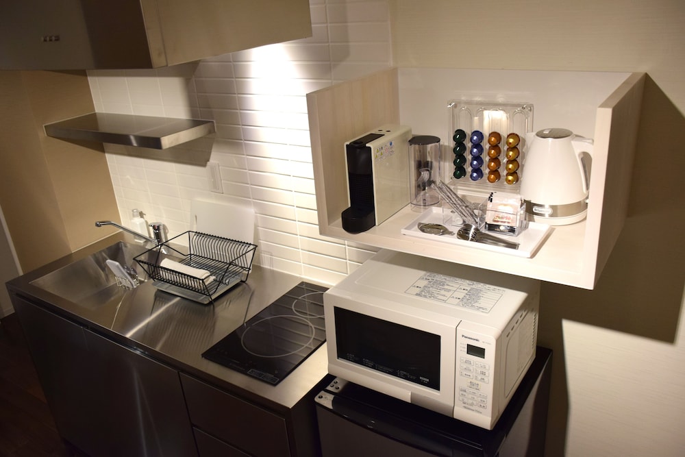 Family Room, Private Bathroom - Photo 11