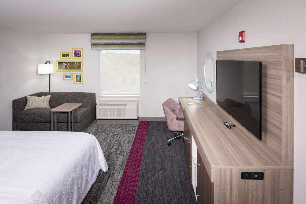 Room, 1 King Bed, Accessible (Mobility & Hearing, Roll-in Shower) photo 2