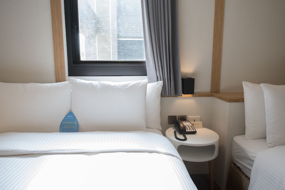 Deluxe Triple Room, Multiple Beds photo 2