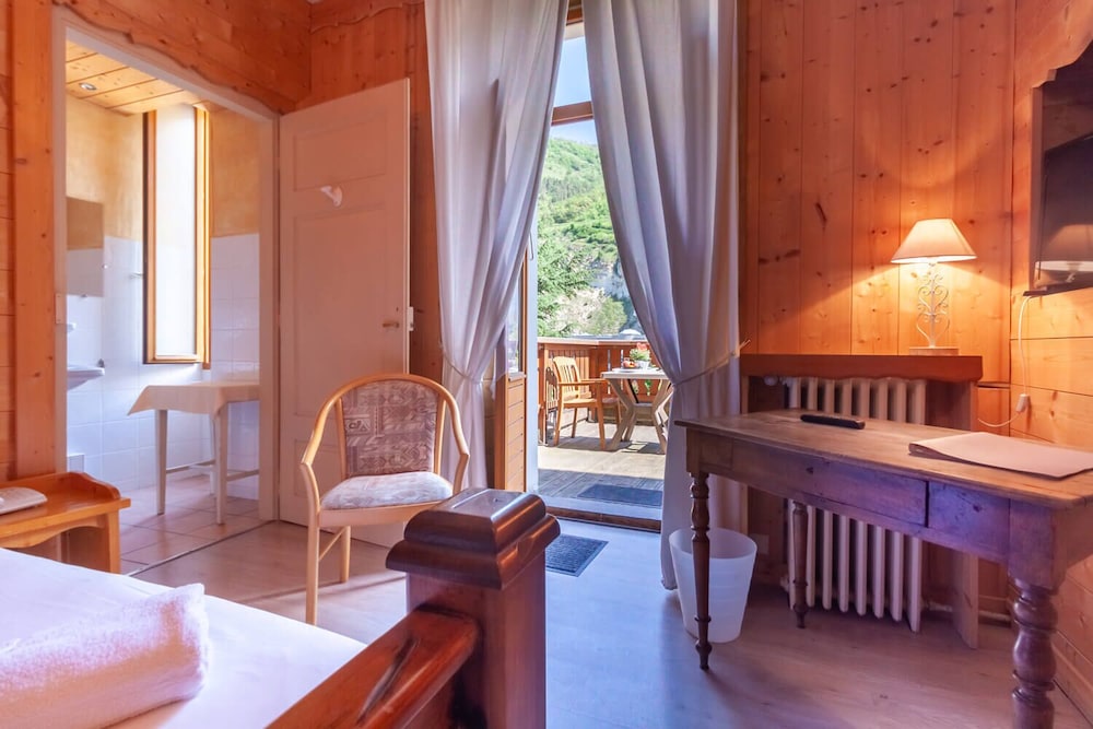 Superior Double Room, Mountain View photo 2