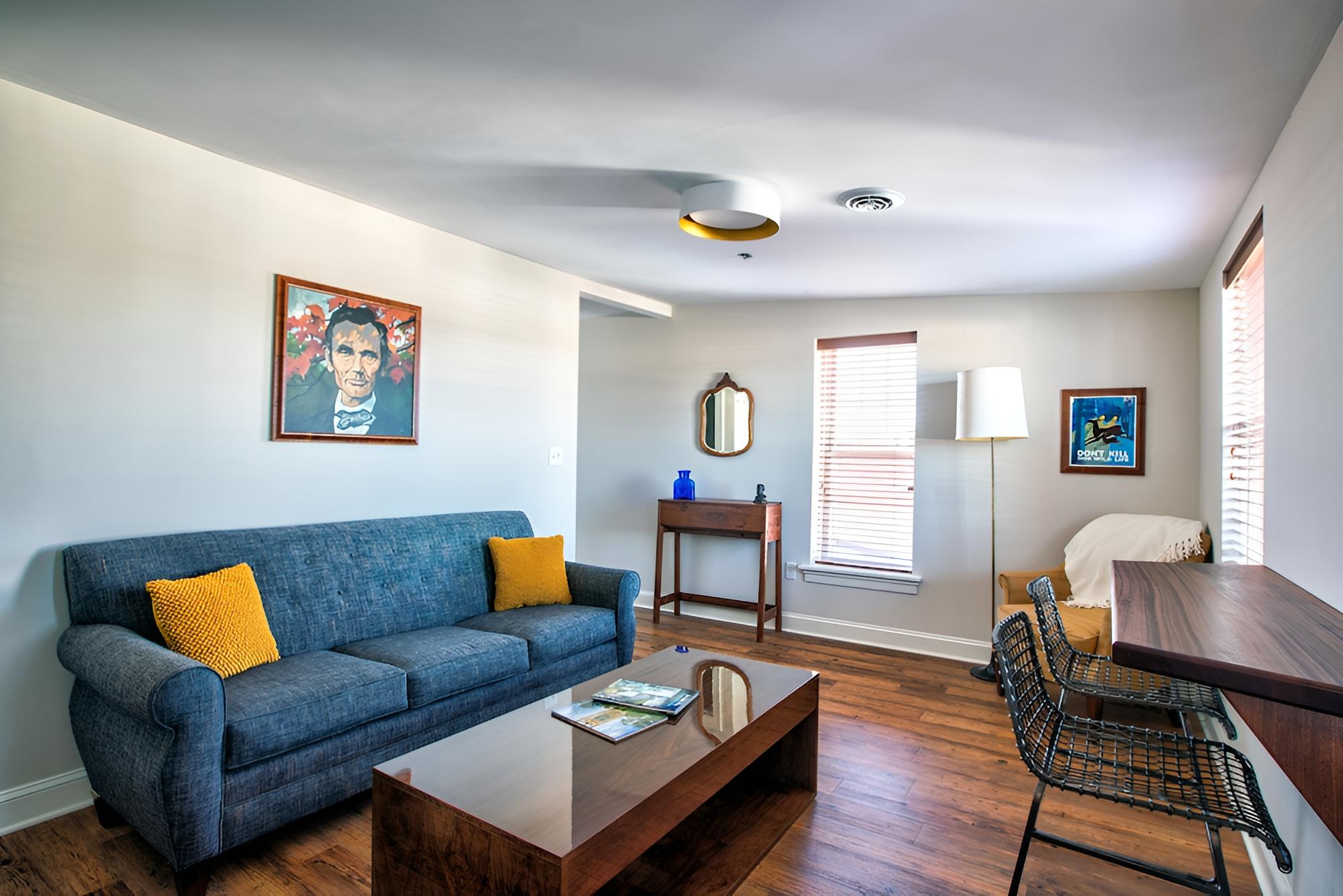 Lloyd Watts Suite photo 2