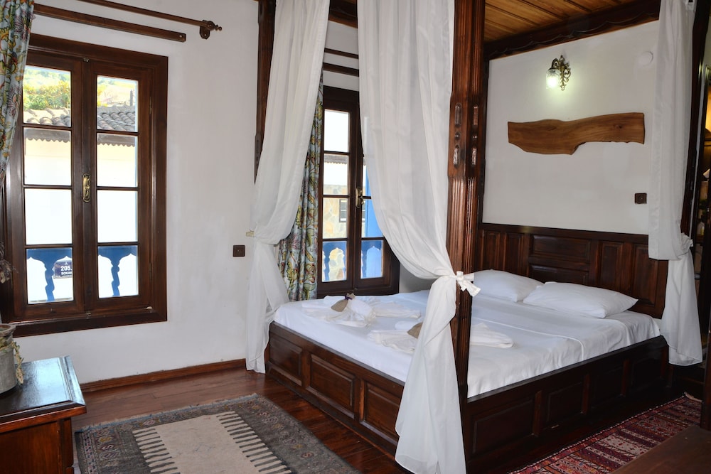 Traditional Double Room, 1 King Bed photo 1