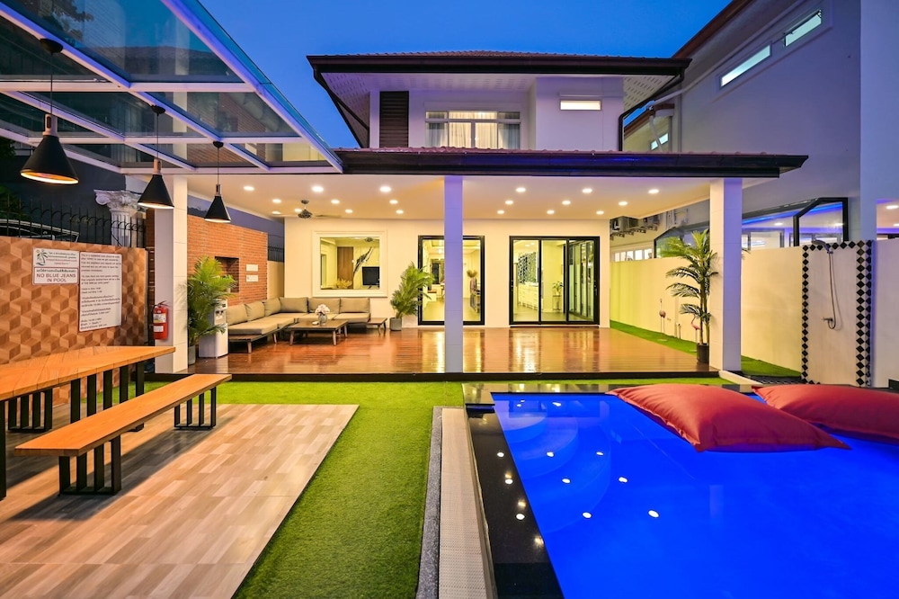 Luxury Villa - Photo 3