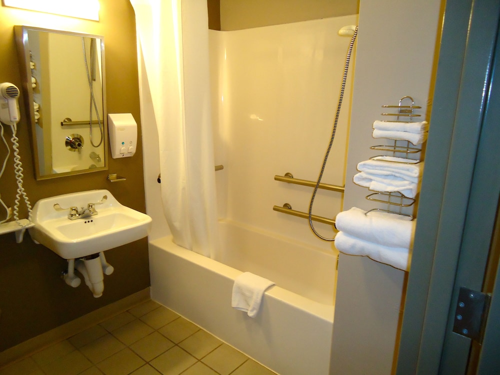 Room, 1 King Bed, Accessible, Non Smoking (Mobility/Hearing, Walk-In Shower) - Photo 6