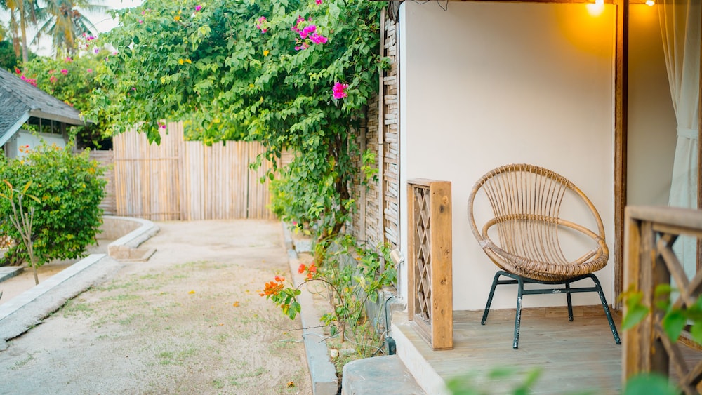 One Bedroom Bungalow with Pool View photo 2