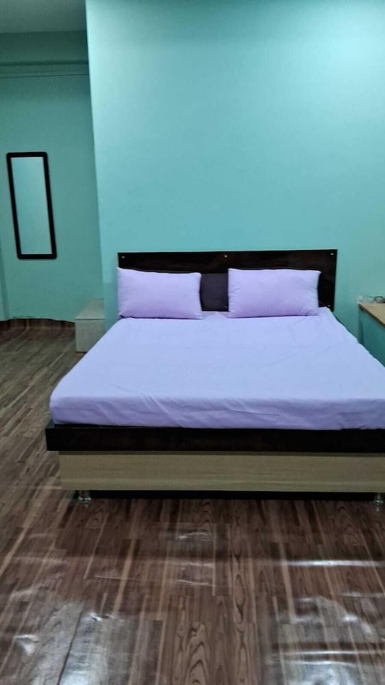 Comfort Room, City View