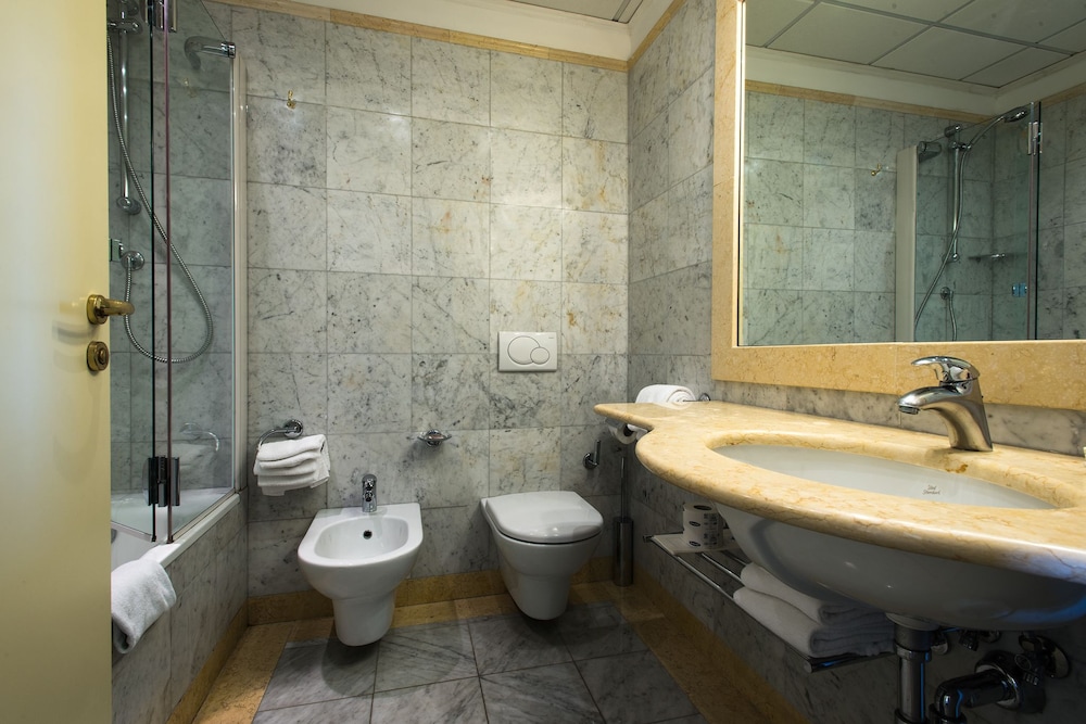 Deluxe Double or Twin Room - Photo 4