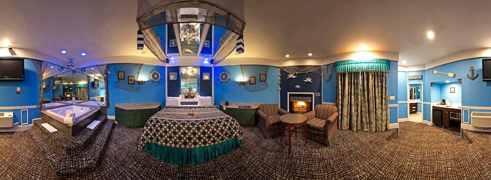 Blue Romantic Theme Suite with Jetted Tub & Fireplace photo 3