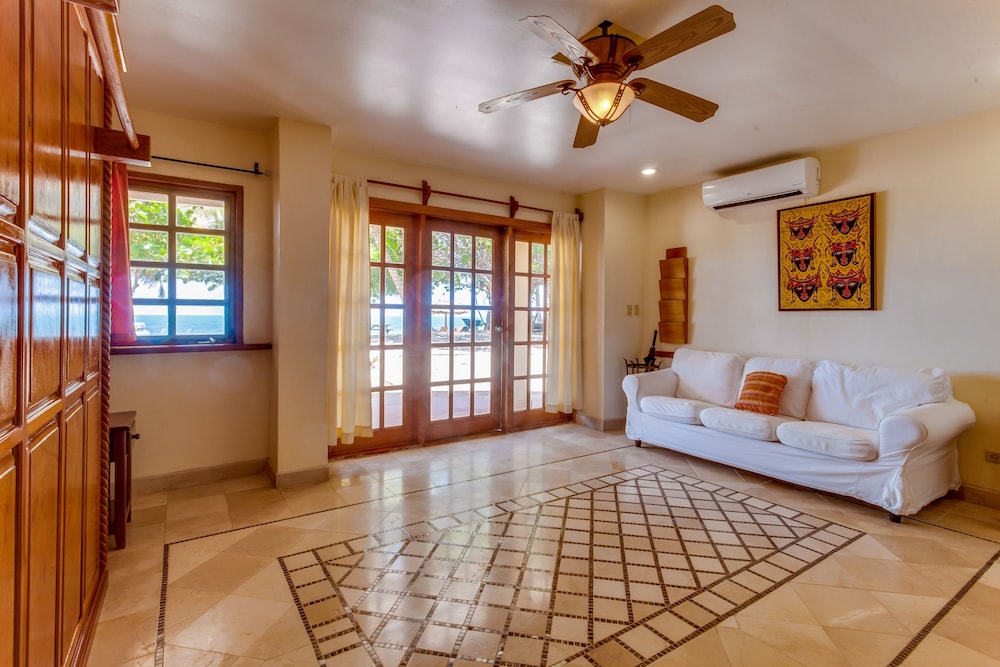 1 Bedroom Beachfront Suites photo 2