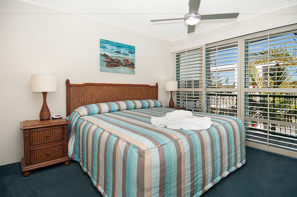 2 Bedroom Ocean View Upper Level Apartment photo 2