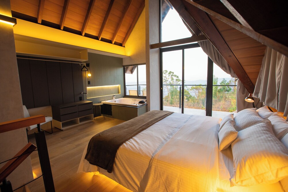 Family Chalet, 2 Bedrooms, Mountain View photo 3