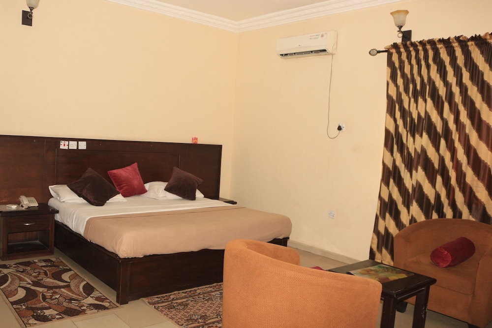 Room, 1 King Bed photo 2