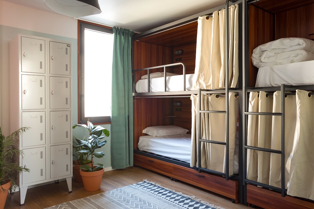 Bed in 10-Bed Mixed Dormitory Room photo 1