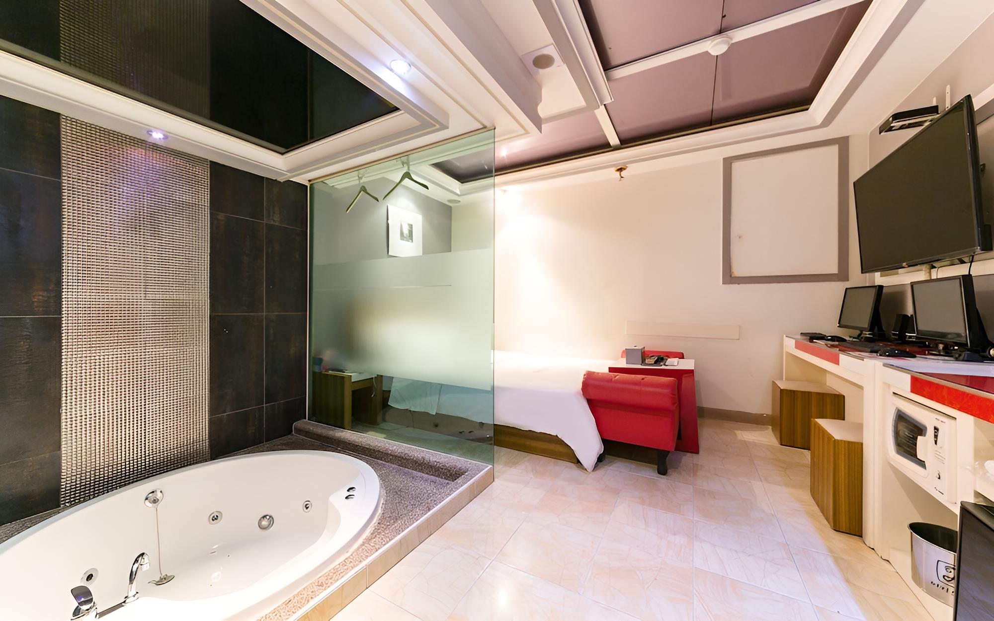 Room (Special room (round bathtub Netflix a) - Photo 13