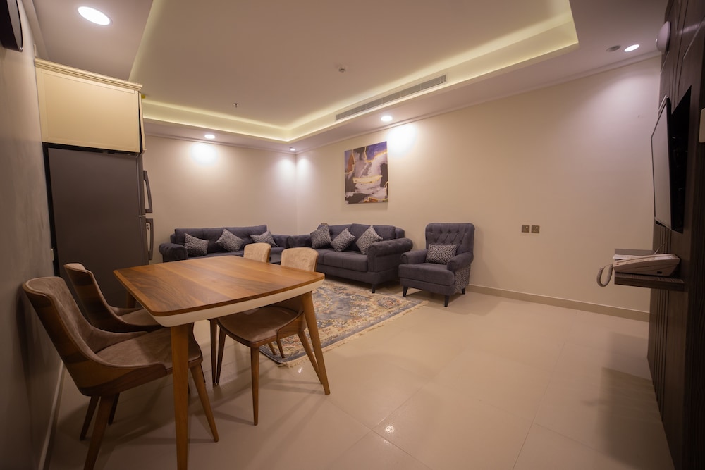 Basic Suite photo 2