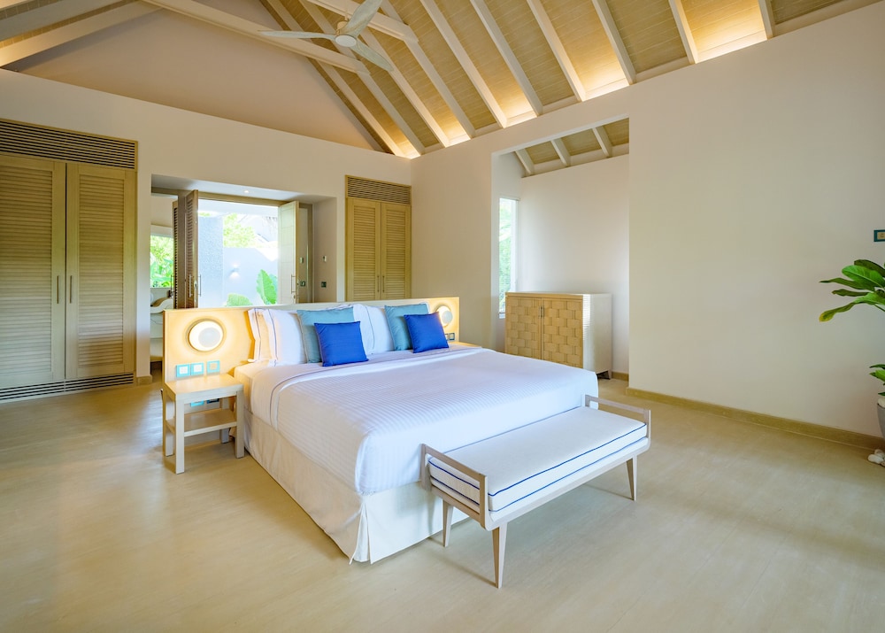 Beach Villa - 7 Night Free photo 3