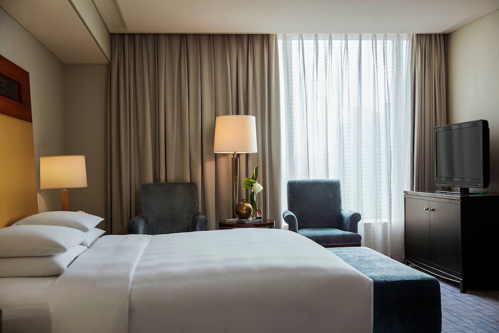 Suite, 1 King Bed, City View - Photo 6