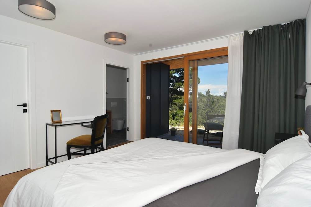 Family Villa, Multiple Bedrooms, Sea Facing (Villa Vela Baraka)
