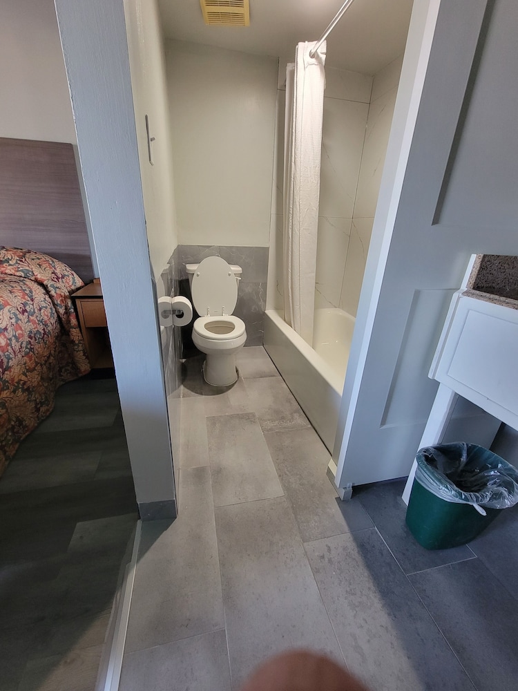 Standard Single Room, 1 Queen Bed - Photo 8