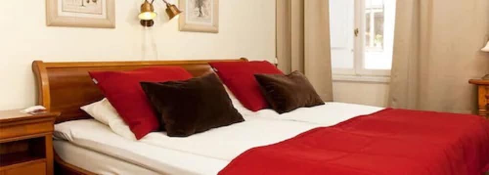 Standard Room, 1 King Bed, Non Smoking - Photo 6