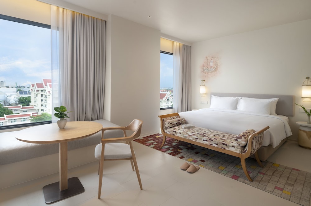 Suite, 1 King Bed - Photo 1
