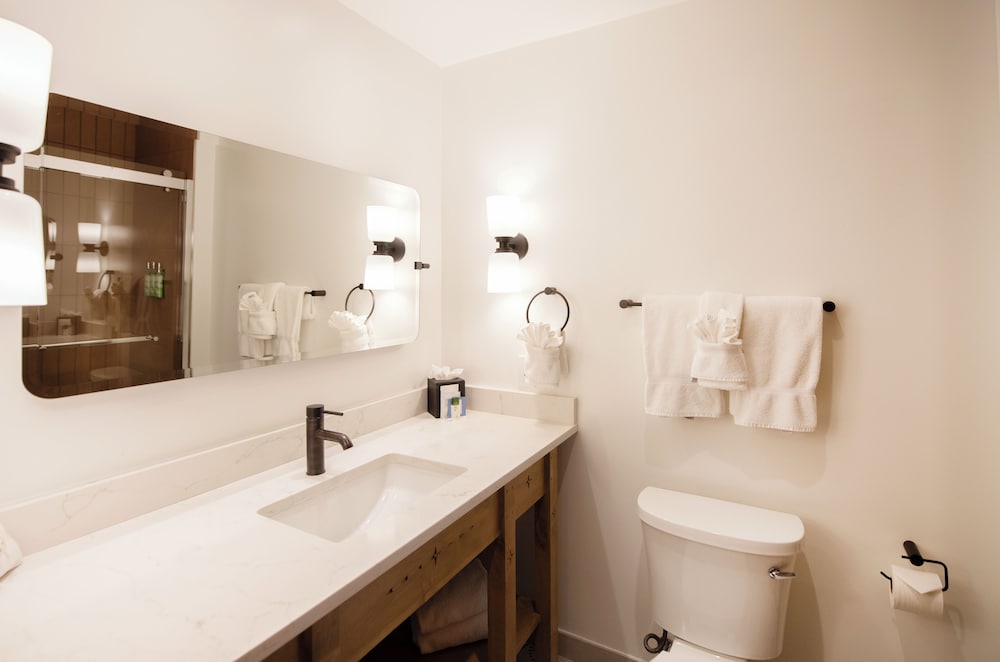 Deluxe Room, 2 Queen Beds, Fireplace photo 2