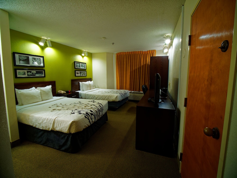 Standard Double Room, 2 Double Beds, Non Smoking - Photo 3