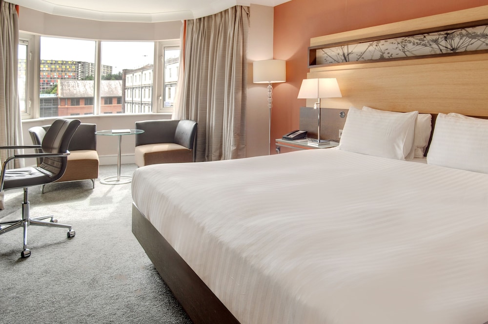 Junior Suite, 1 King Bed, Non Smoking photo 3