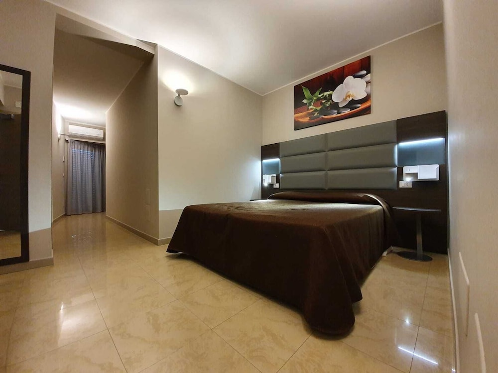 Elite Room, 1 Queen Bed photo 1