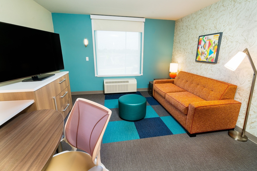 Suite, 1 King Bed, Accessible, Bathtub - Photo 4