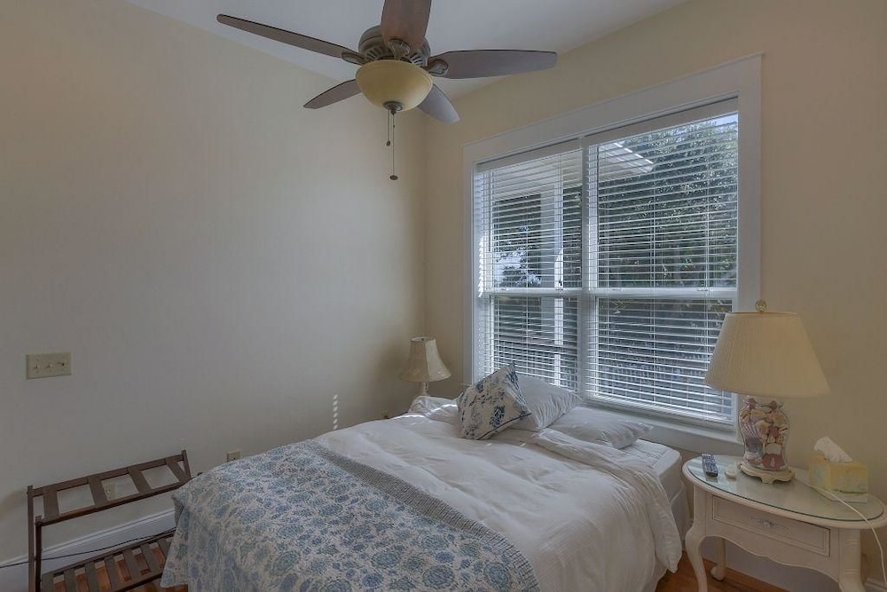 House, Multiple Beds (Camp Palms @ Indian Pass) photo 1