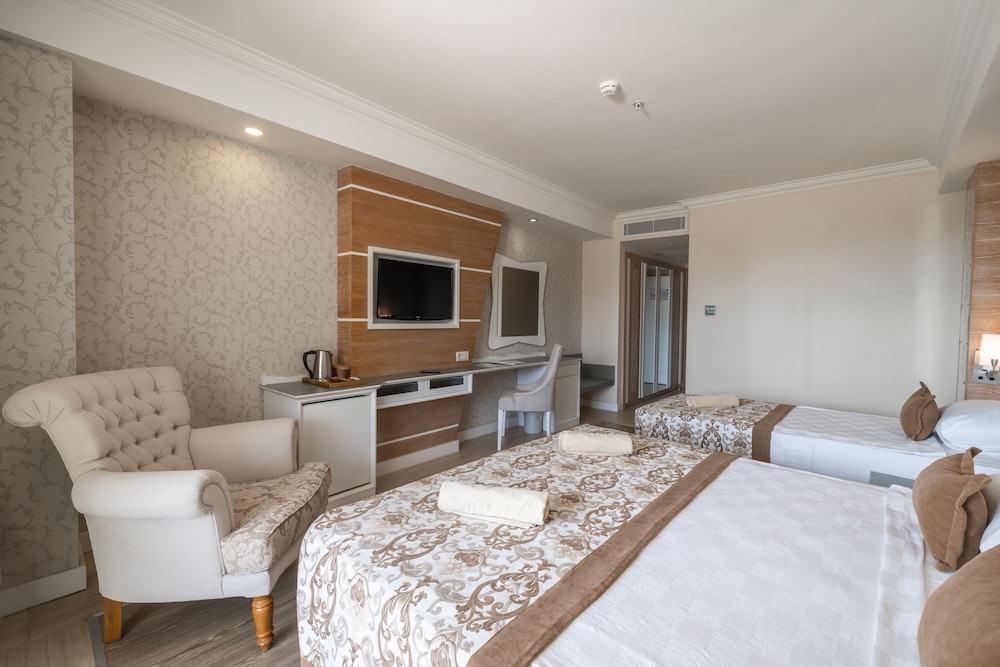 Standard Room, Partial Sea View photo 2