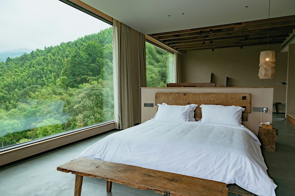 Superior Suite, Patio, Mountain View
