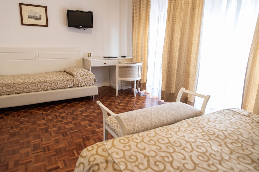 Superior Triple Room photo 3