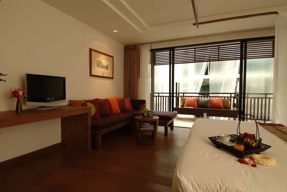 Deluxe with Free Hydropool Treatment - Photo 3
