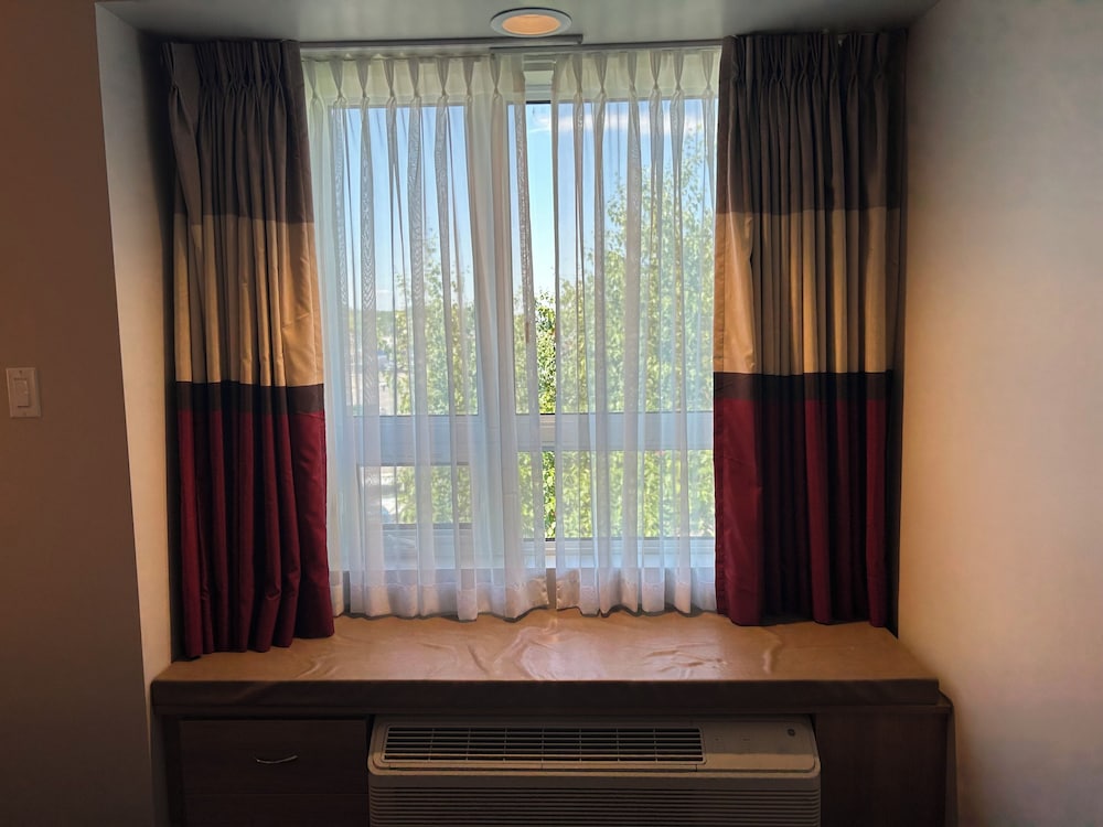 Room, 2 Queen Beds, Accessible, Microwave photo 3