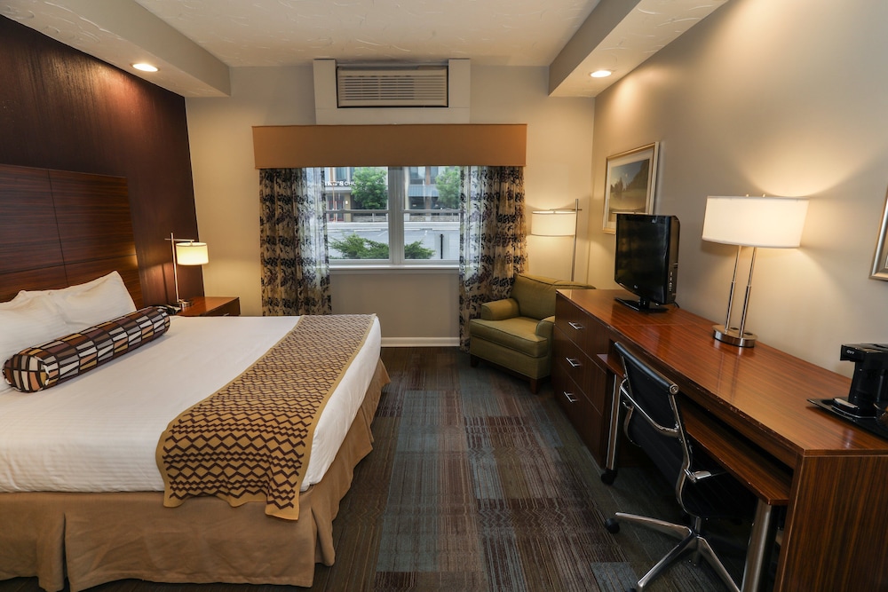Room, 1 King Bed, Mobility Accessible (Alpine) - Photo 1