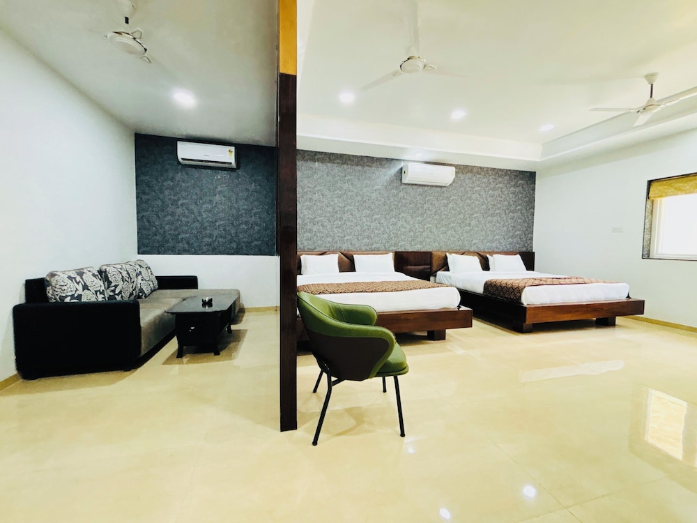 Family Room photo 3