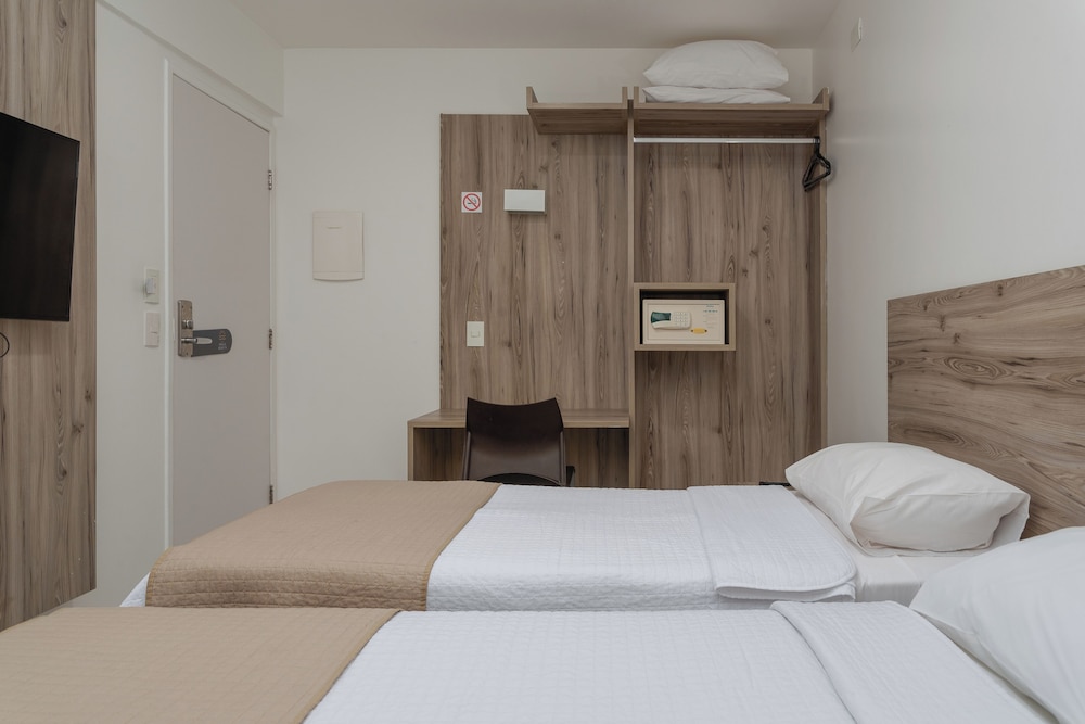 Premium Double Twin (2 single beds and no sea view) photo 3