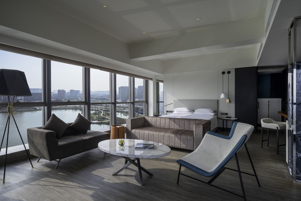 Suite, 1 King Bed, Lake View (Centric)