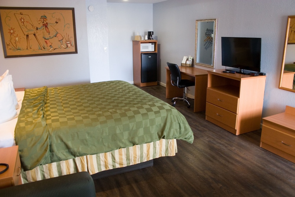 Standard Room, 1 King Bed - Photo 2
