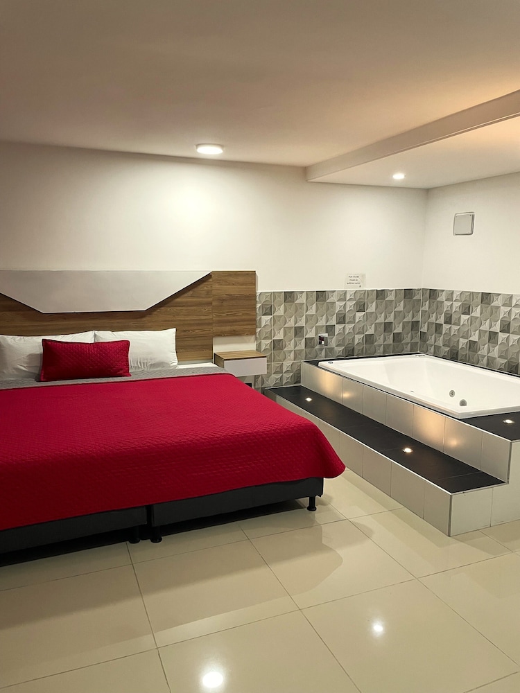 Deluxe Double Room, Hot Tub photo 2