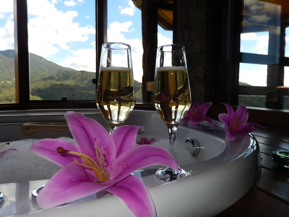 Honeymoon Chalet, Hot Tub photo 1