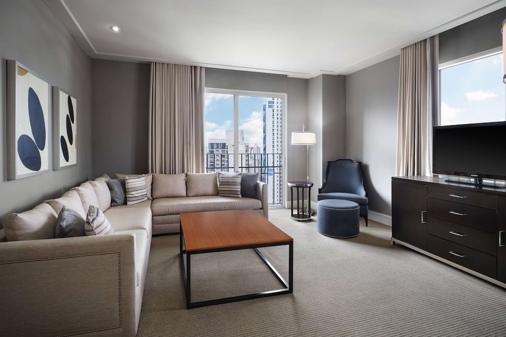 Premier Suite, 1 King Bed, Non Smoking, Kitchen (Tower) - Photo 6