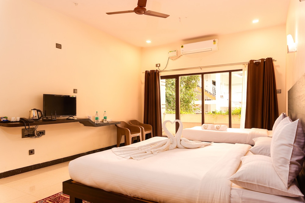 Deluxe Room - Photo 8