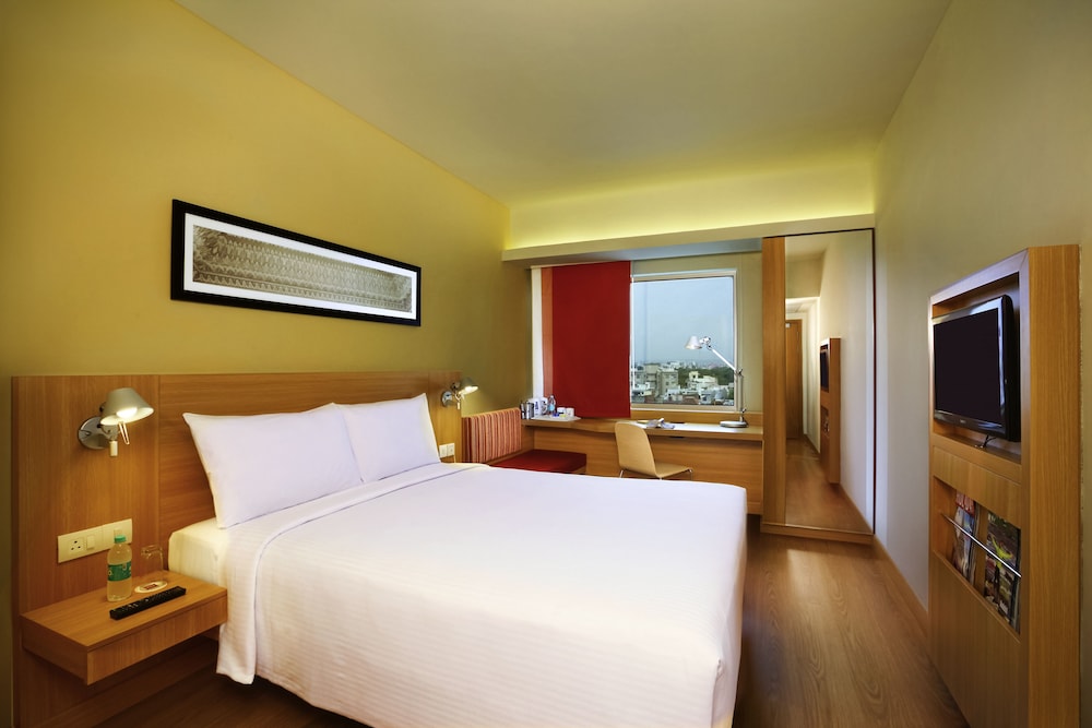 Standard Room, Queen Bed, with Extra Benefit photo 1