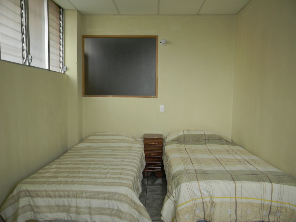 Economy Triple Room photo 2