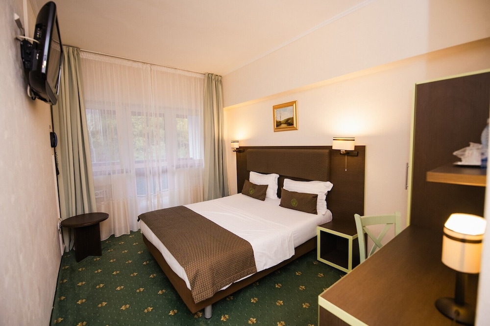 Double or Twin Room, Balcony, Garden View