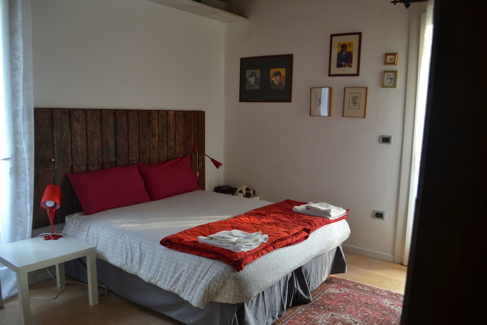 Economy Double Room, Shared Bathroom photo 3