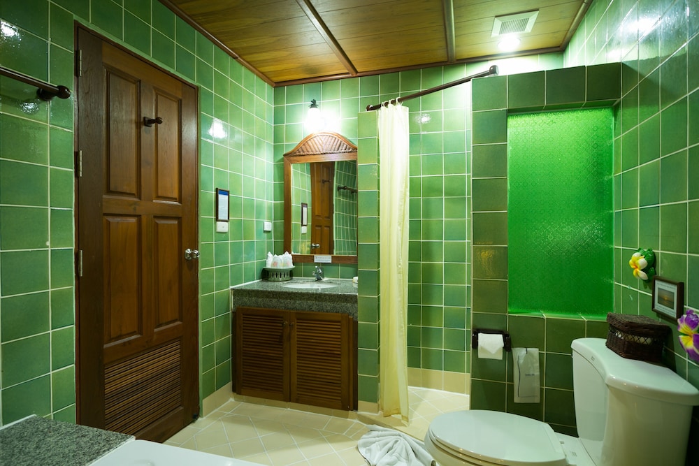 Grand Quadruple Room, 2 Queen Beds, Sea View photo 3